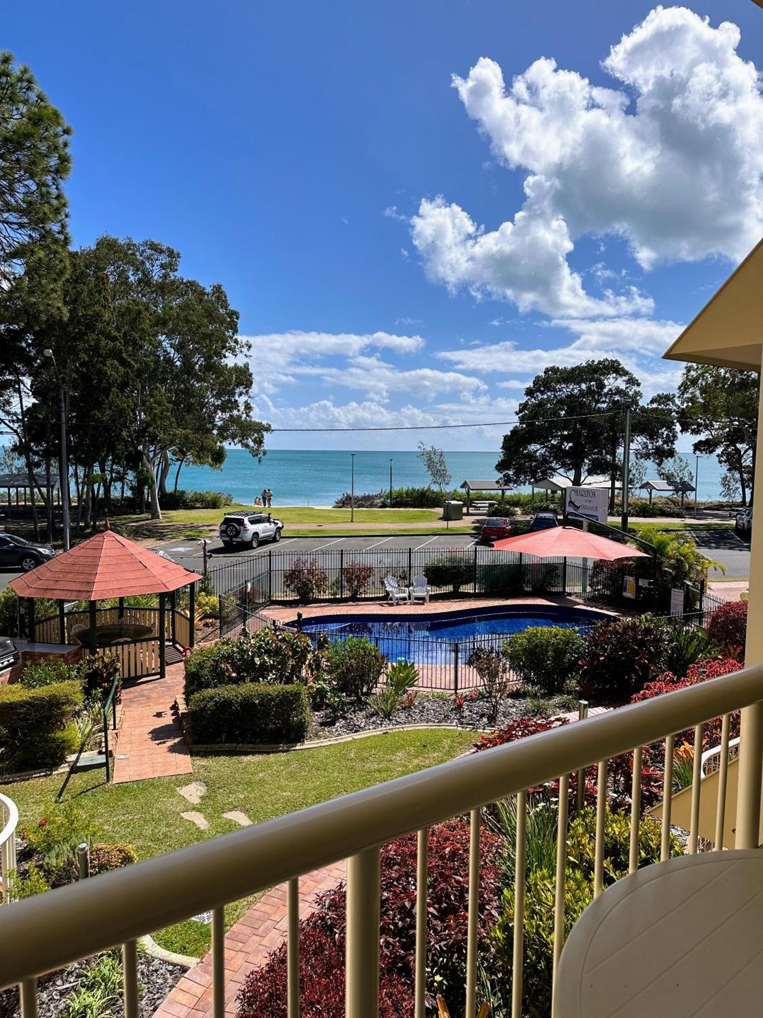 Charlton On The Esplanade Aparthotel Hervey Bay Buitenkant foto