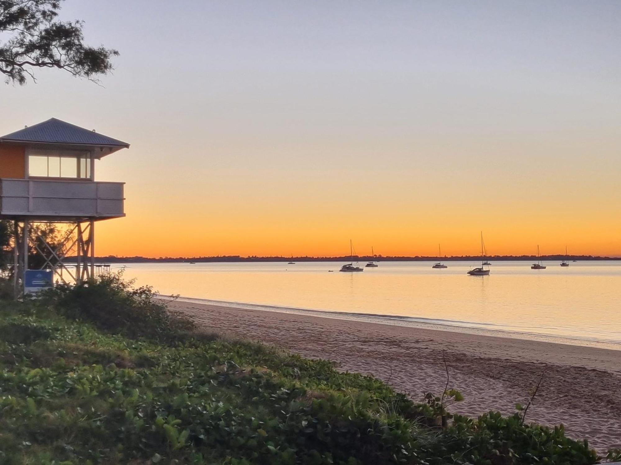 Charlton On The Esplanade Aparthotel Hervey Bay Buitenkant foto