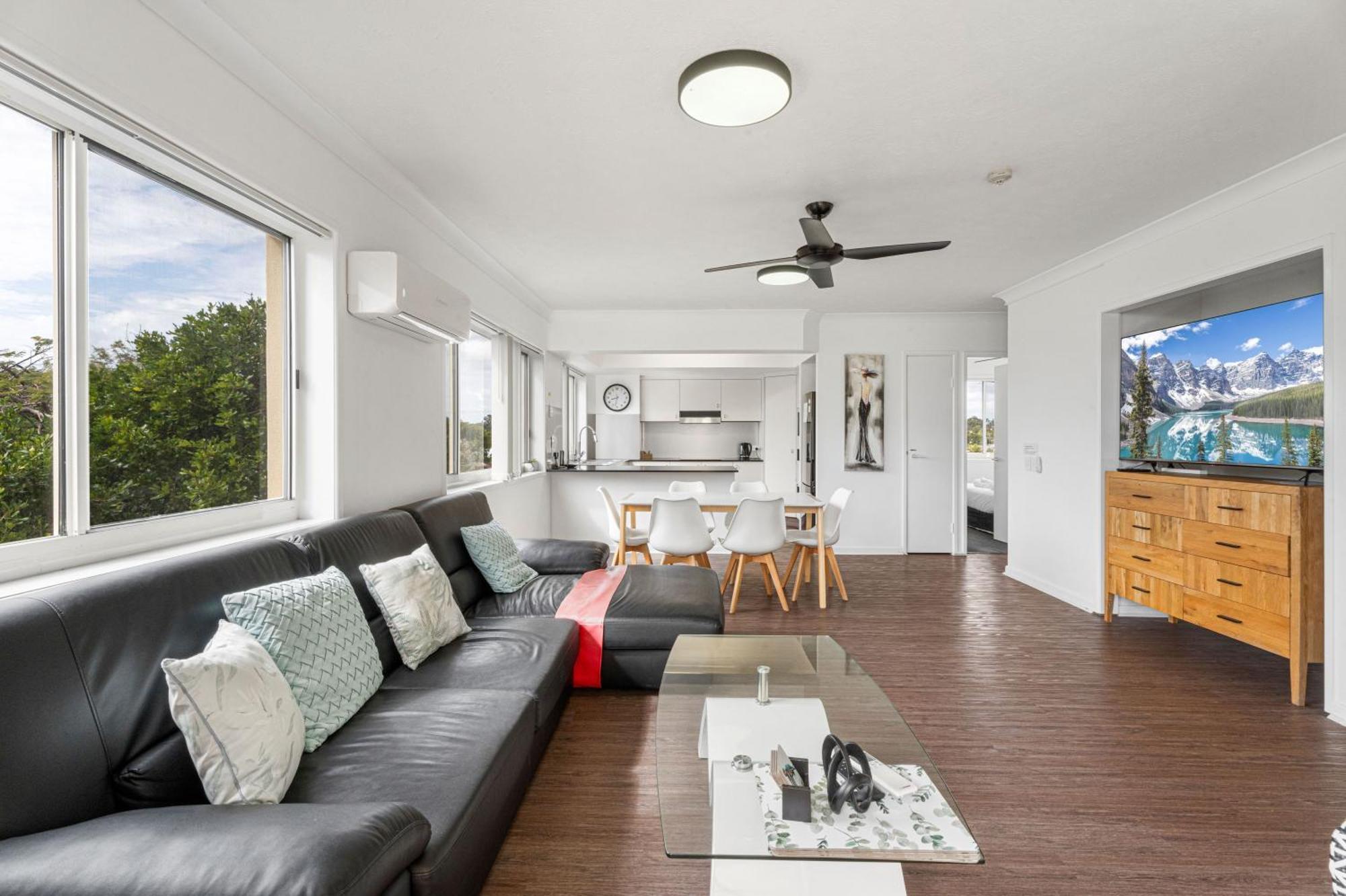 Charlton On The Esplanade Aparthotel Hervey Bay Buitenkant foto