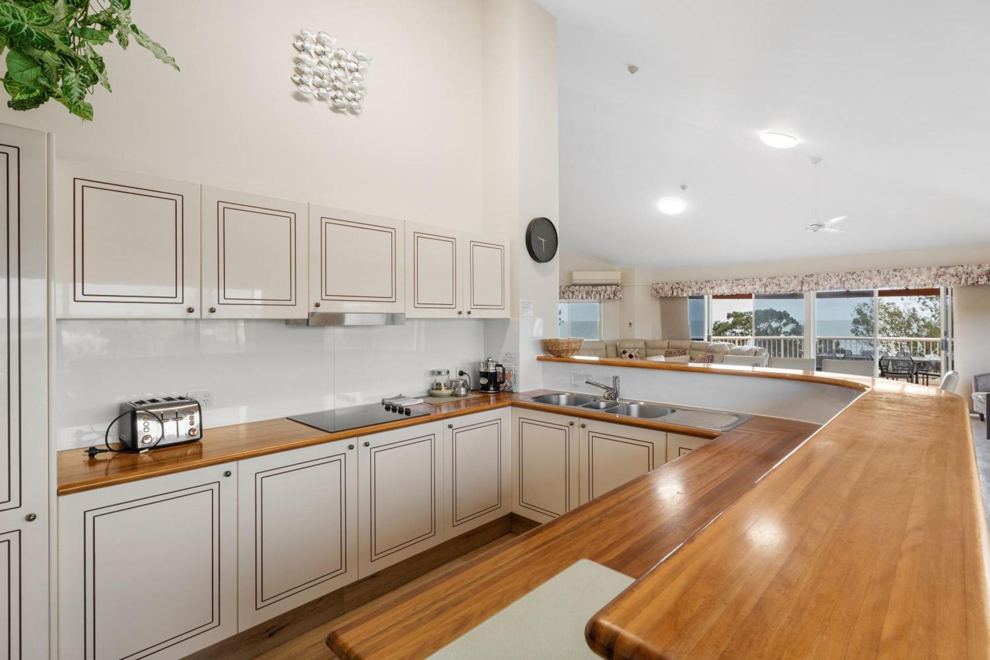 Charlton On The Esplanade Aparthotel Hervey Bay Buitenkant foto