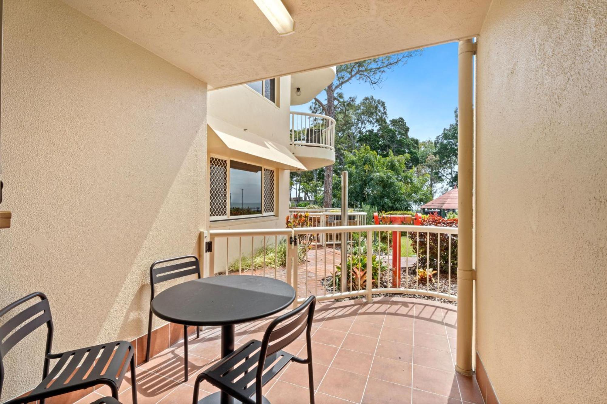 Charlton On The Esplanade Aparthotel Hervey Bay Buitenkant foto